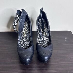 Jessica Simpson Black Wedge Shoes with Classic Design